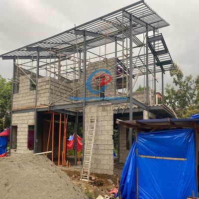Construcción de edificios de metal de bajo consumo con paneles aislados