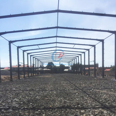 Estructura de acero PEB portátil Fácil montaje / desmontaje Construcción de acero sostenible