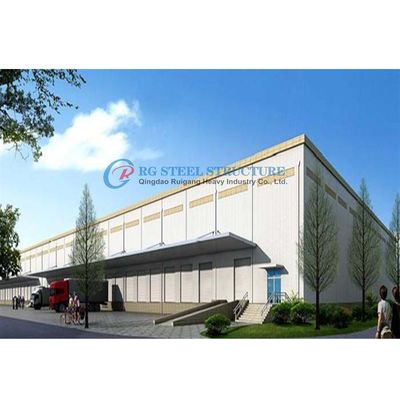Edificios industriales de talleres con estructura de acero con sistemas tecnológicos inteligentes integrados