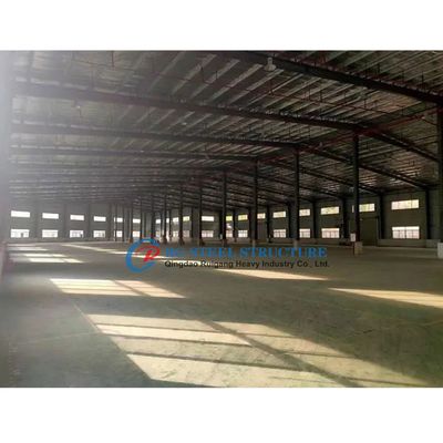 Construcción de invernaderos ligeros de metal con estructura acristalada