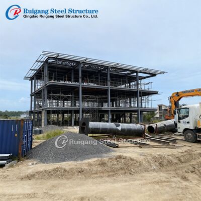 Carga de viento hasta 300 km/h para edificio de acero de múltiples pisos con galvanización por inmersión en caliente y grado de acero Q355/Q235