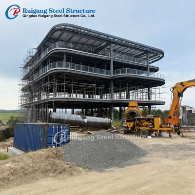 Edificio de acero de varios pisos con estructura de acero prefabricada para carga de viento de hasta 300 km/h y galvanización en caliente utilizando el grado de acero Q355/Q235